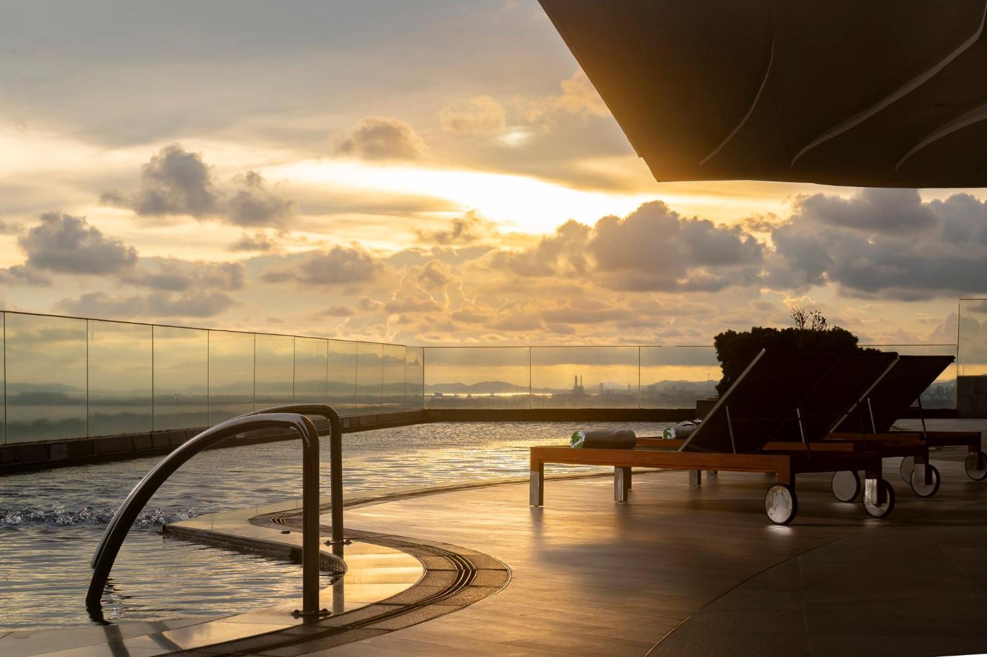 Holiday Inn & Suites Rayong City Centre By Ihg Buitenkant foto