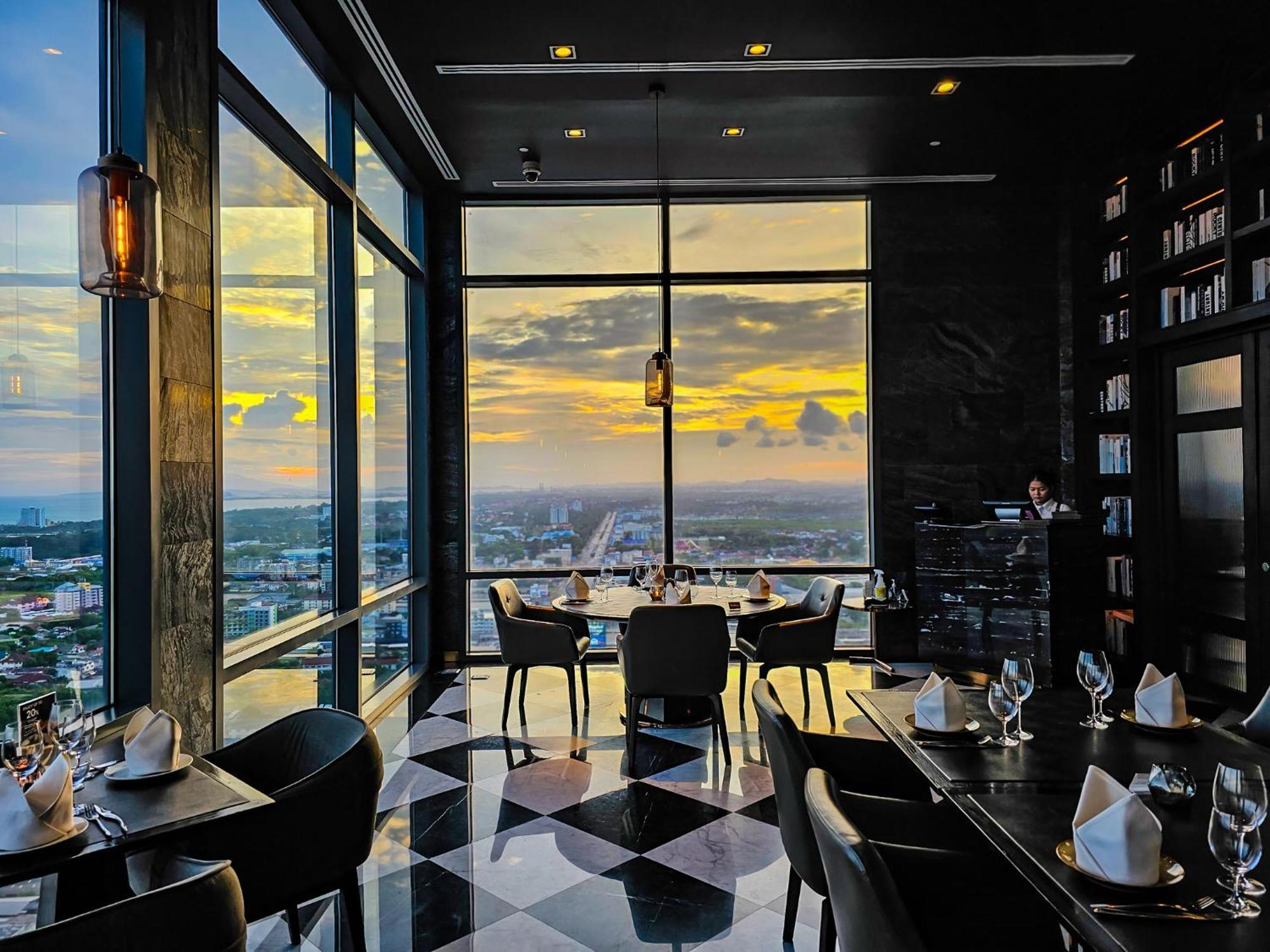 Holiday Inn & Suites Rayong City Centre By Ihg Buitenkant foto