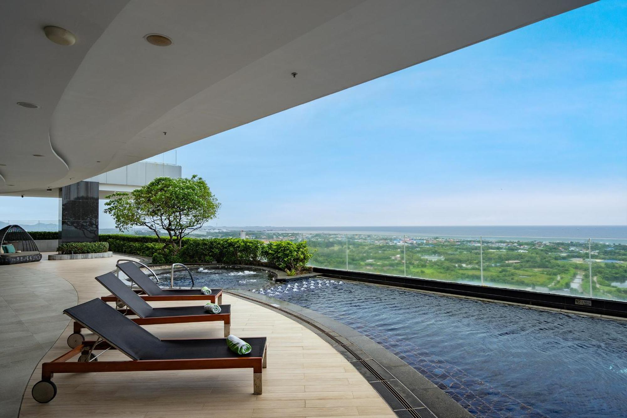 Holiday Inn & Suites Rayong City Centre By Ihg Buitenkant foto