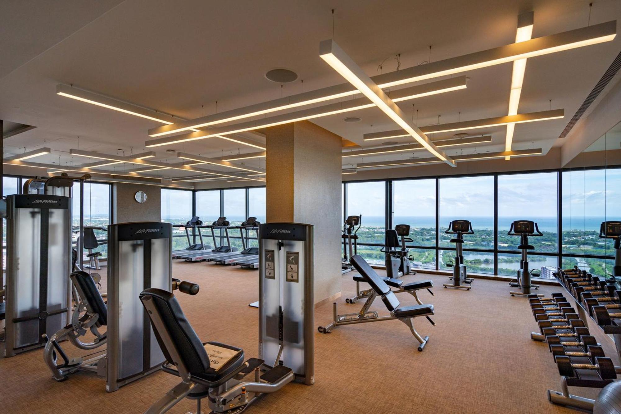 Holiday Inn & Suites Rayong City Centre By Ihg Buitenkant foto